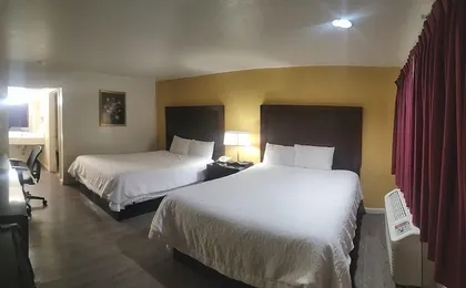 Days Inn & Suites Hayward