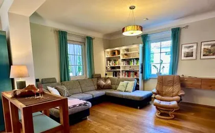 Top Wohnung in Stadtvilla mit Terrasse und Garten