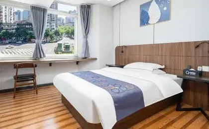 Zhiying Star Travel Collection Hotel (Zhujiang New Town Wuyangyu Subway Station)