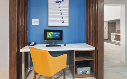 Holiday Inn Express & Suites Port Washington
