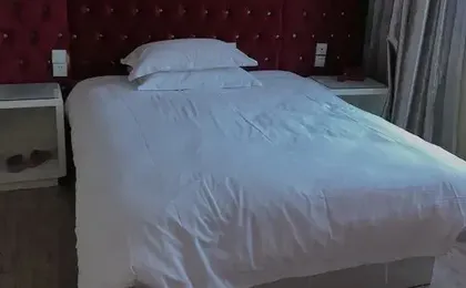 Lq Hotel