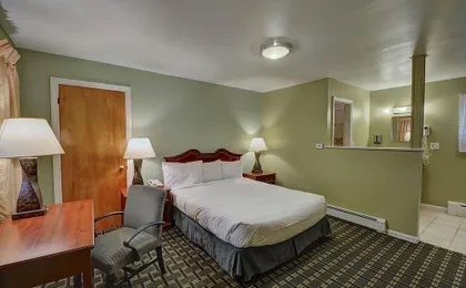 Colonial Motel And SPA