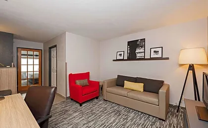 Country Inn & Suites by Radisson, Bloomington-Normal Airport, IL