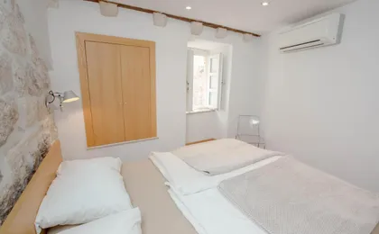 Apartment Sorta
