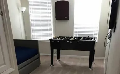 10 Beds! Modern House. Universal & Convention