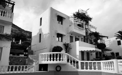 Entire Private Suite Sea Full View with Balcony, Shared Pool And Air Conditionin (Adults Only)
