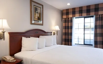 Studio City Court Yard Hotel