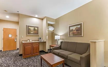 Quality Inn & Suites Hendersonville - Flat Rock