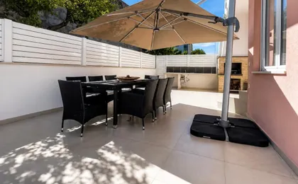 Villa Apricot