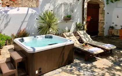 Avli Traditional Home with Private Jacuzzi