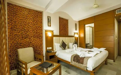 Hotel Golden Manor-City Center Bani Park