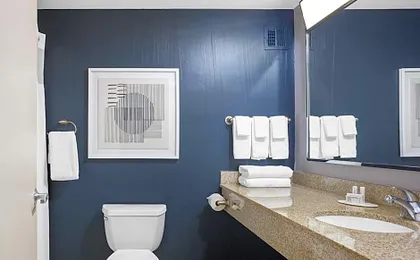 Courtyard by Marriott Long Island MacArthur Airport