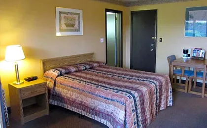 Colonial Inn Mercer-Grove City