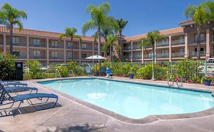 Cortona Inn And Suites Anaheim Resort