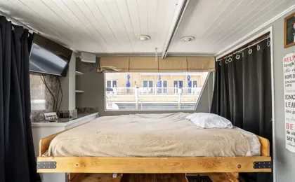 62 Yacht M/v Possibilities On Wide Private Canal 3 Bedroom Houseboat