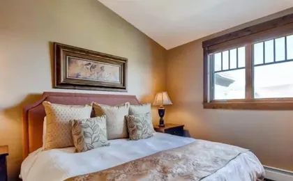 3 Bedroom Mountain Condo on Main Street - Walk to Lift, Onsite Pool, Luxury-rated!