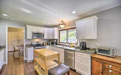 Lakefront Kingsport Home w/ Private Hot Tub!