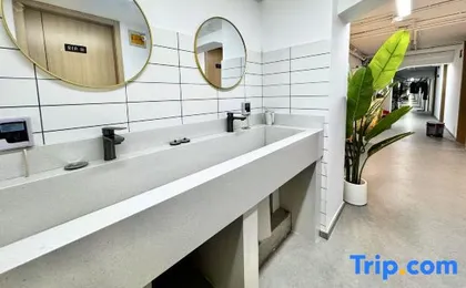 SMART Hotel (Xujiahui Shanghai Stadium)