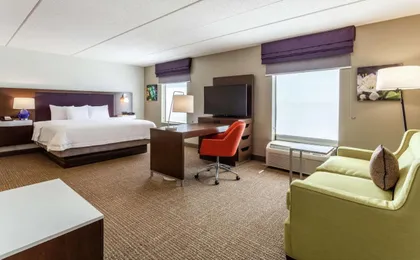 Hampton Inn & Suites Chicago-Libertyville (H)