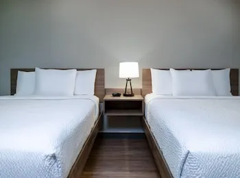 ECHO Suites Extended Stay by Wyndham Springfield Airport PLZ