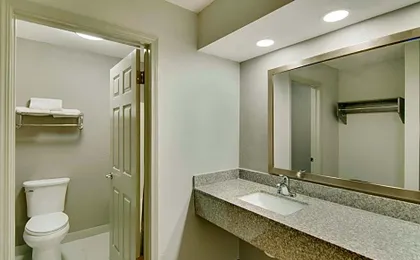 Red Roof Inn & Suites Pensacola - NAS Corry