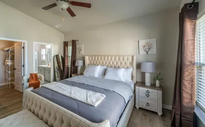 Charming Retreat: Cozy & Stylish Home 4 Bedroom Home by RedAwning