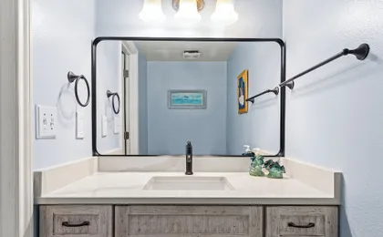 Looking for a Shore Thing? Here it is! 2BR 2.5ba Sleeps 8! Beachfront!