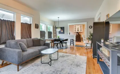 Main Street Retreat! Urban Cottage in Vancouver