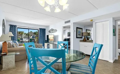 Spacious 2BR Resort Condo Beach, Hot Tubs & Family-friendly Fun