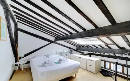 Parisian Charm in the Heart of the Marais !