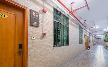 Zhengsheng Hotel (Guangzhou Baiyun Railway Station Xiaoping Subway Station)