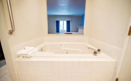 Baymont by Wyndham Mundelein Libertyville Area