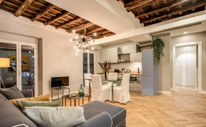 Trevi Fountain Superior 3 Bdr Apartment