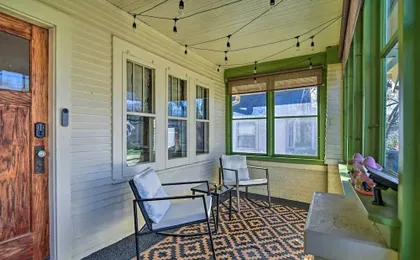 Family-friendly Des Moines Retreat w/ Patio!