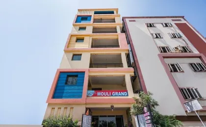 Iroomz Hotel Mouli Grand