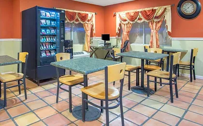 Super 8 by Wyndham Portales