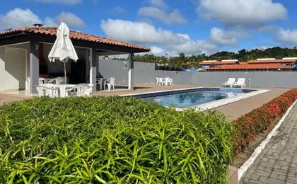 Apartamento de 3 quartos, no Condomínio Taperapuan Duplex, há 400m da praia, localizado próximo da barraca axé mói, boa beach e etc