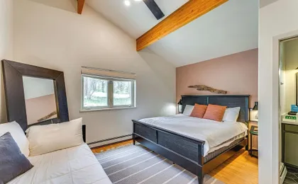 Stylish, Serene Angel Fire Cabin w/ Hot Tub!