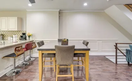 Pet Friendly! 3-story Home Near Lincoln Financial