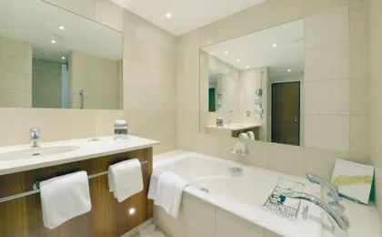 Canary Riverside Plaza Vignette Collection by Ihg
