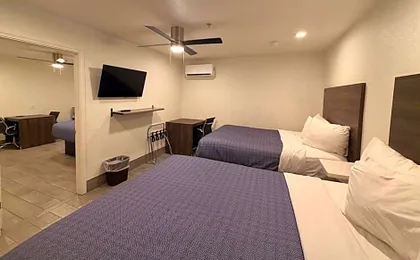 Holland Inn and Suites