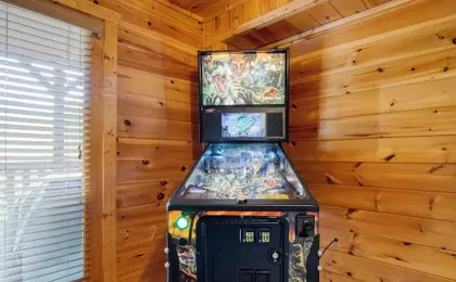 Triple Mountain View by Avantstay: Hot Tub, Game Room & Stunning Smoky Mountain Views