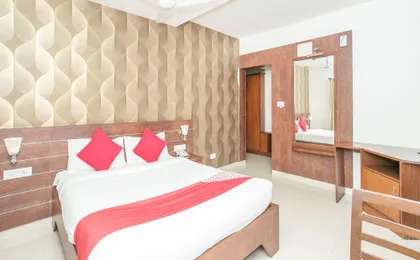 Status Fine Dine Hotel