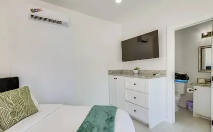 Beach Base for Groups! SPI Studio w/ Pool On-site