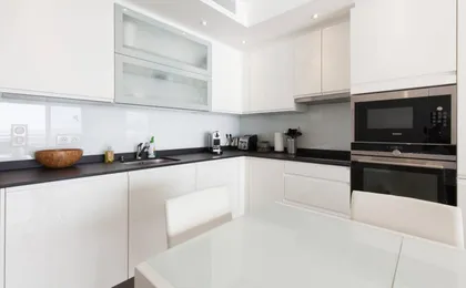 On la Croisette: Luxe 2 Bedrooms/ 2 Baths