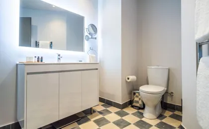 33 Solonos Suites