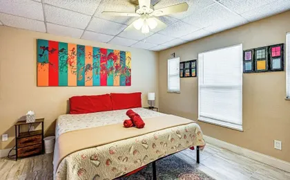 Pet Friendly! Sunny Getaway 3 Mi to Barefoot Beach