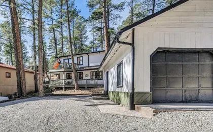 Hot Tub, 5 Mi to Winter Park! Woodsy Ruidoso Abode