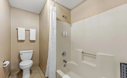 Super 8 by Wyndham Elgin