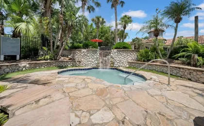 Vibrant 2BR 2BA w King Bed Pool Gym 11